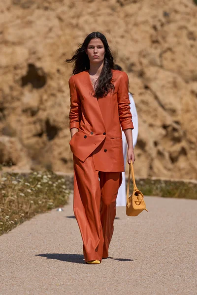 Look 11